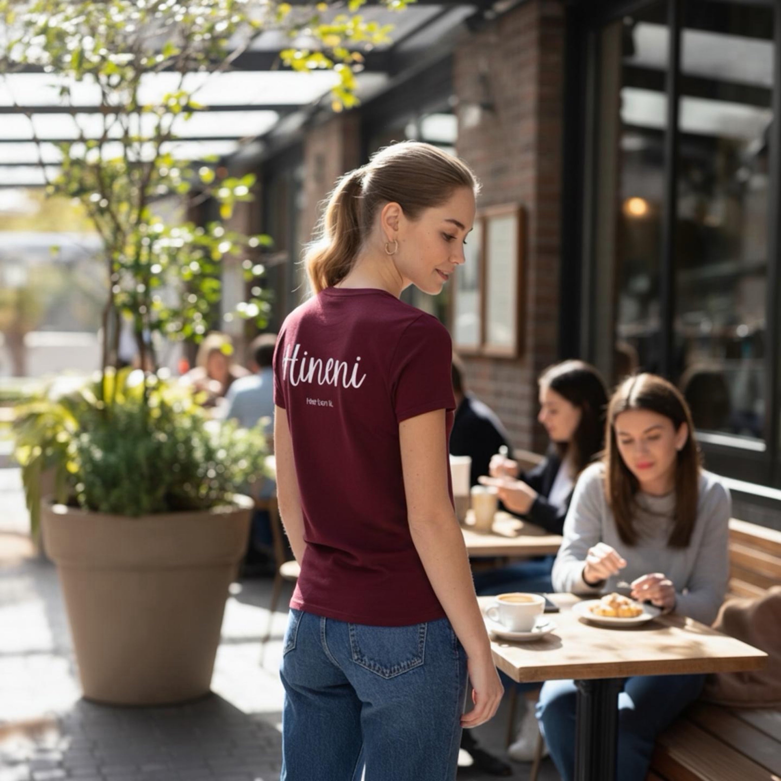 Hineni T-Shirt V-hals